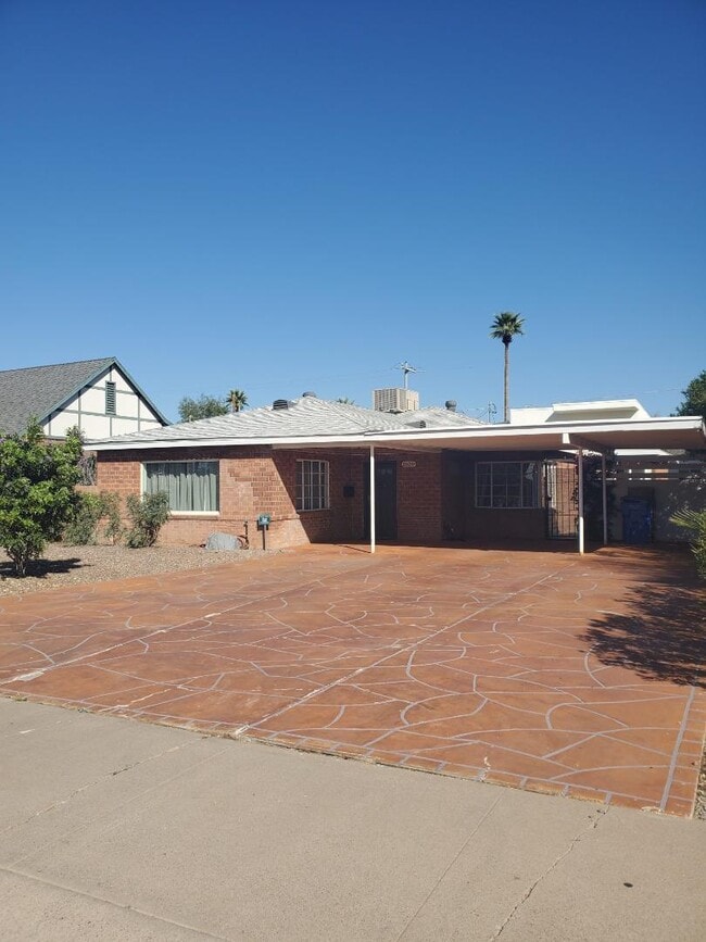 Building Photo - 1520 W Encanto Blvd