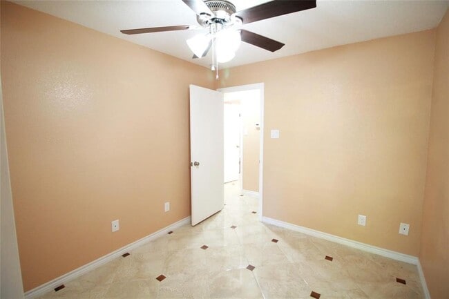 Building Photo - 4523 Donalbain Dr