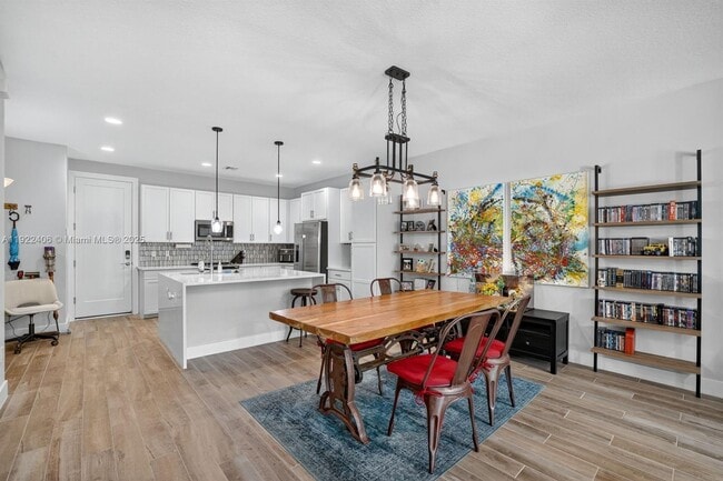 Building Photo - 1402 SW 4th Ave