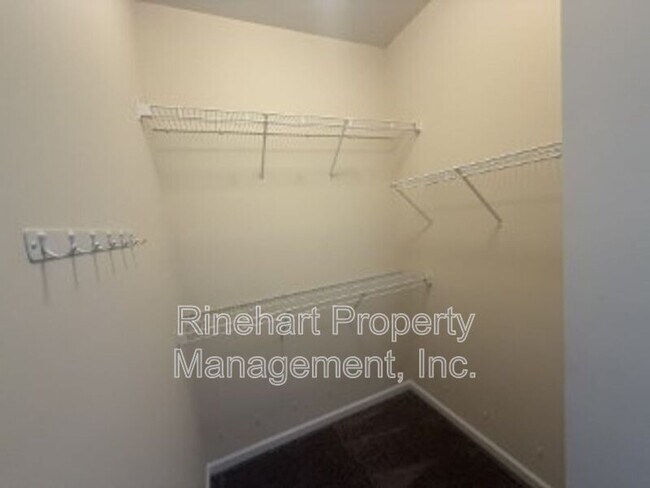 Building Photo - 2413 Woodridge Dr