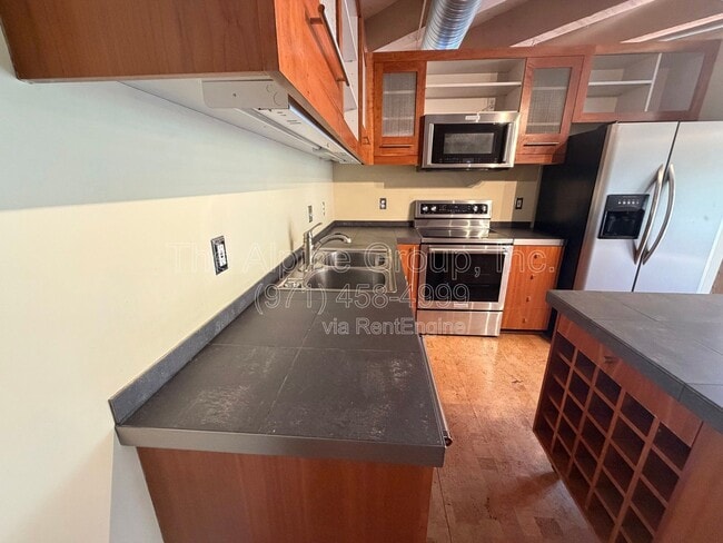 Building Photo - 1420 NW Lovejoy St