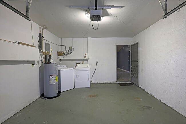 Building Photo - Duplex Cape Coral 3818