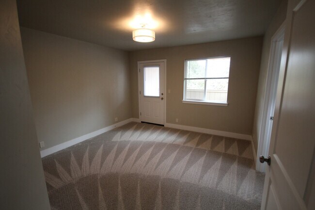 Building Photo - dou499