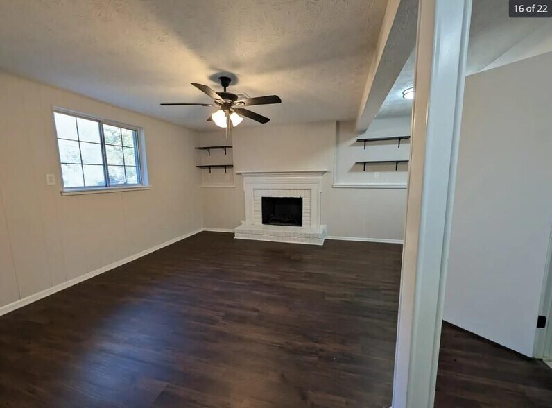 Building Photo - 3414 Dearwood Dr SW