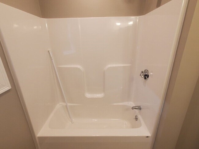 Building Photo - 10 Ashton St