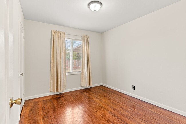 Building Photo - 26539 Flamingo Ave