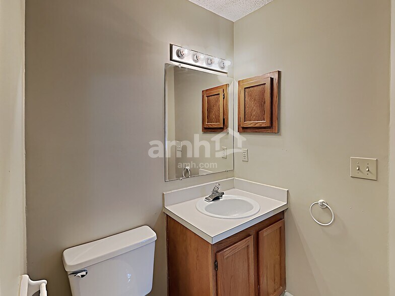Building Photo - 4637 Blue Stream Ln S