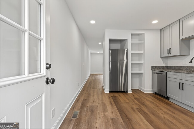 Building Photo - 491 Vine St