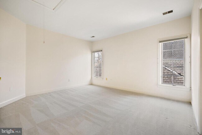 Building Photo - 7440 Old Maple Square