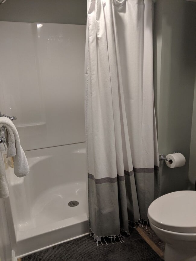 Building Photo - Crescent Hill  Charming Three Bedroom Bung...