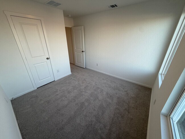 Building Photo - 10551 Aqueduct Crk