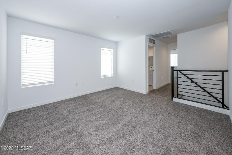 Building Photo - 11156 S Weismann Dr