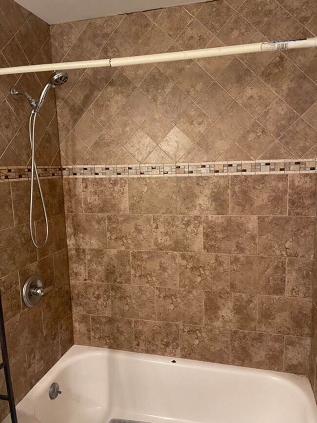 Building Photo - Close to South Alabama 3/2 Single Car Garage