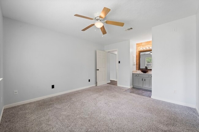 Building Photo - 16734 Summer Dew Ln
