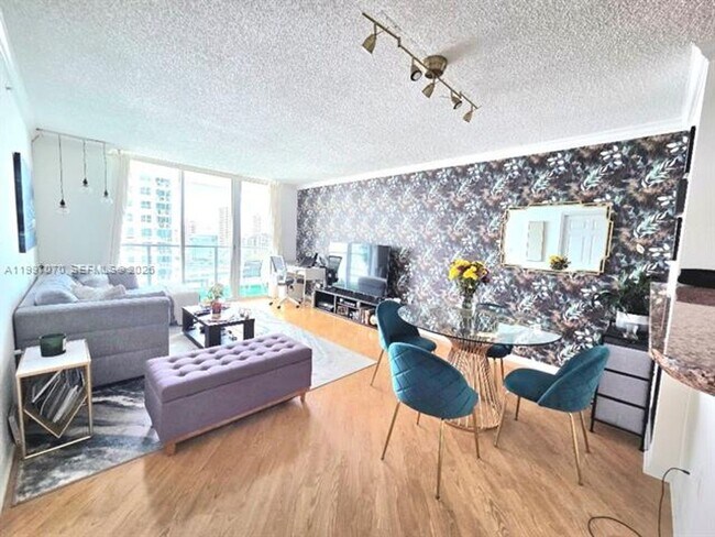 Building Photo - 1155 Brickell Bay Dr