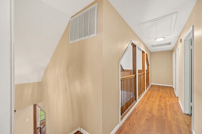 Building Photo - 18107 Shadow Valley Dr