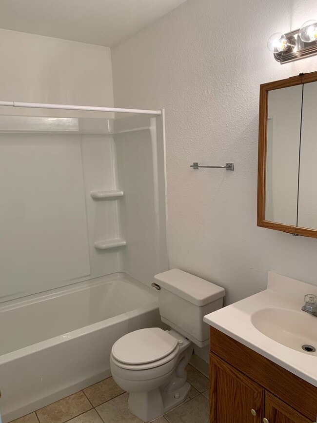 Interior Photo - KingArthur4961 (KC-AM)