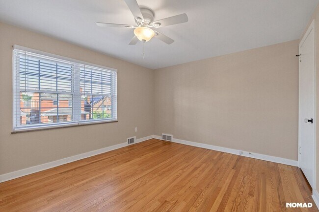 Building Photo - 3 Bedroom Completely Remodeled Single Fami...