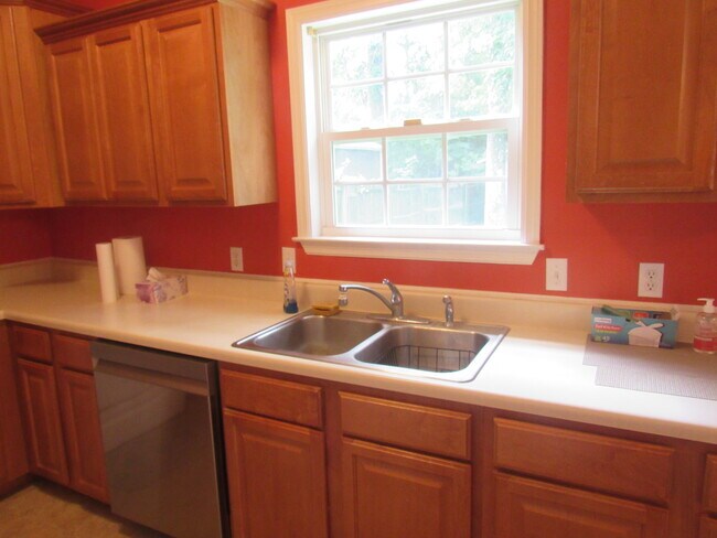 Building Photo - 28 Azalea Ave