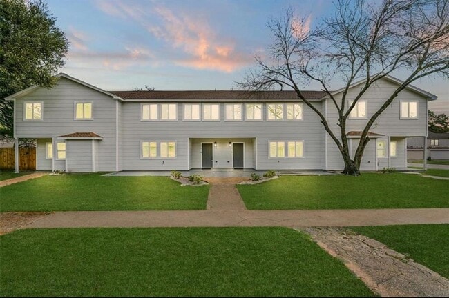 Primary Photo - 5763 Easthampton Dr