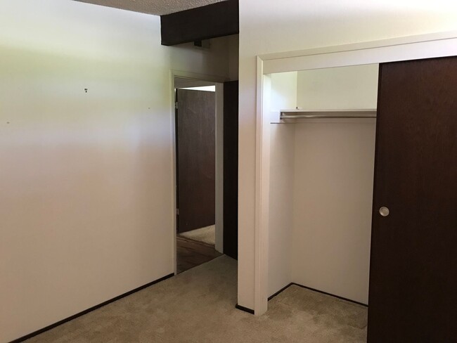 Building Photo - Sprawling 7 bedroom home available for sum...