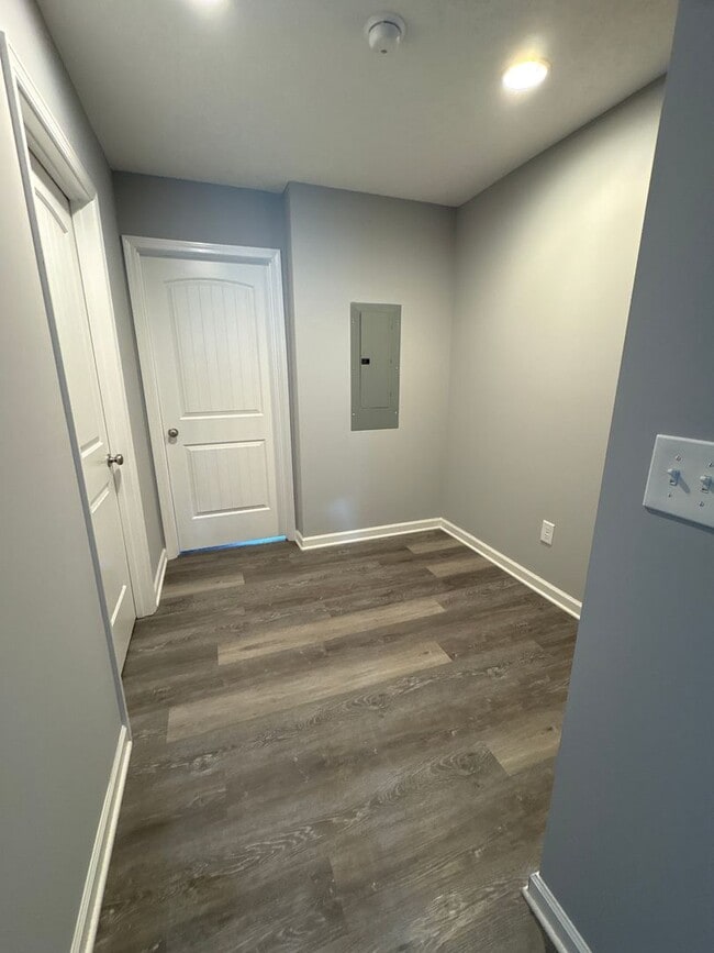 Building Photo - 315 Davis St