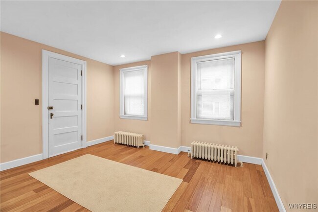 Building Photo - 530 Linwood Ave