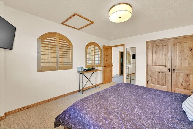 Building Photo - 5176 Fairview Loop