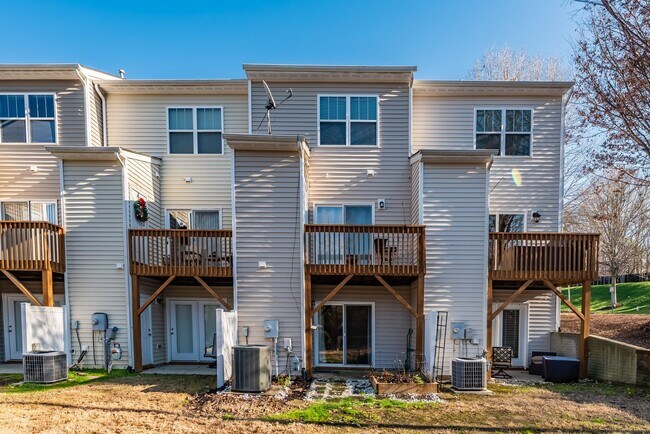 Building Photo - New Lower Price! Two-Story Townhome Near RDU Airport!
