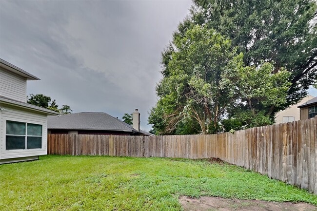 Building Photo - 16023 Willowpark Dr