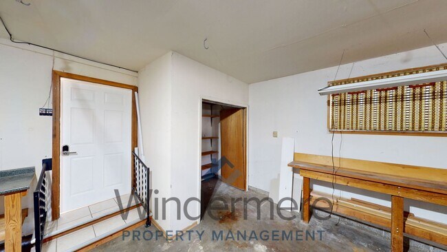 Building Photo - 2348 Frazier Dr