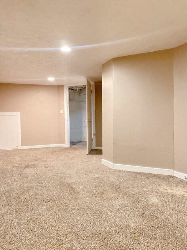 Building Photo - ZIGZAG, LLC:[TRAN][ZIGZAC][KT][CAG] 1942 S 16 ST