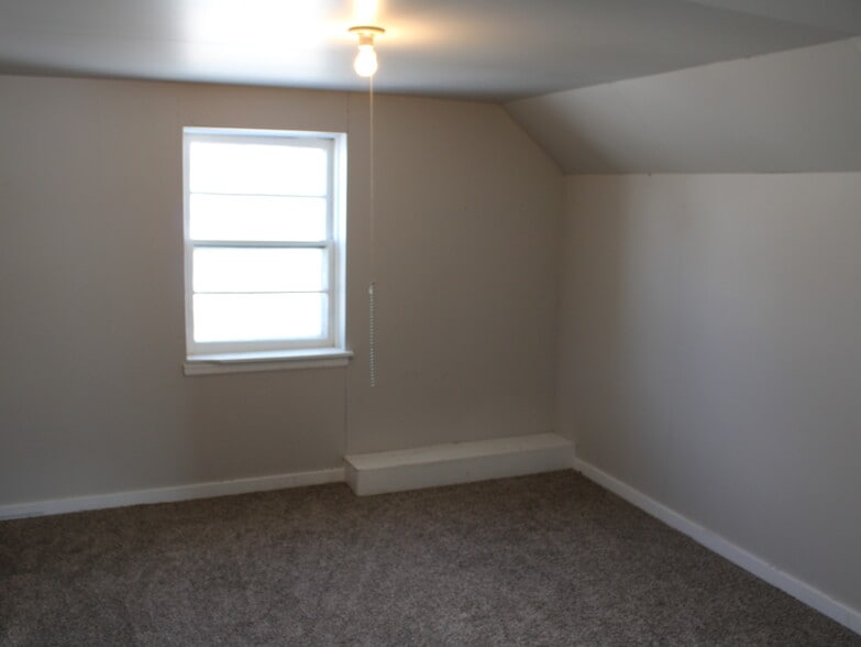 Building Photo - 483 S Military Rd