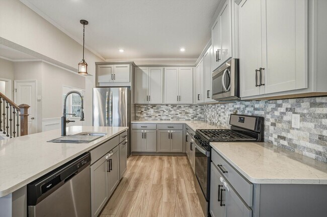 Building Photo - Beautiful Home