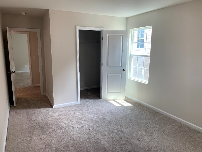 Building Photo - 3459 Melwood Ests Dr