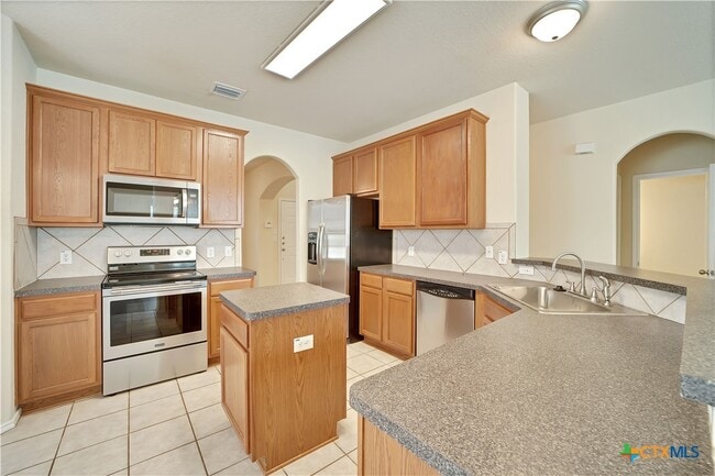 Building Photo - 121 Park Ln
