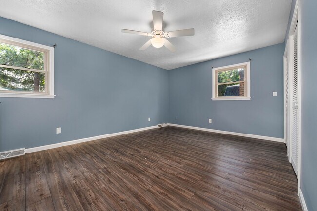 Building Photo - JC Rental Available. Prime location