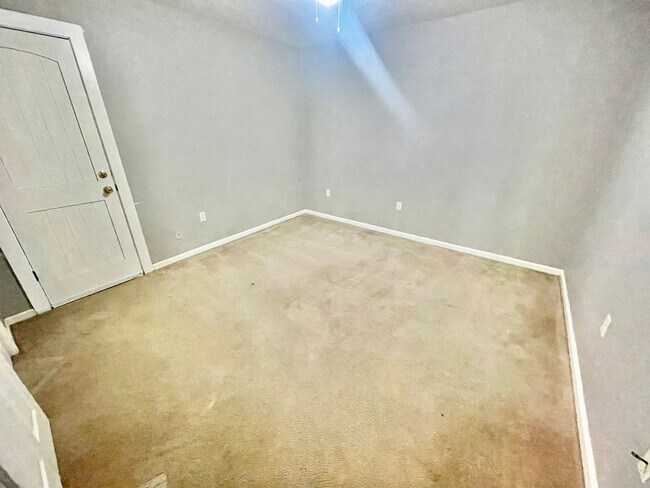 Building Photo - 1361 Davis St