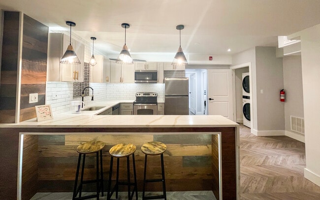 Building Photo - 4027 Beechwood Blvd