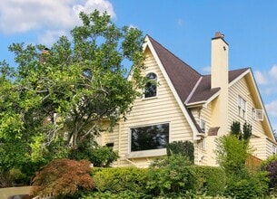 Building Photo - 3bd/2ba Seattle Home