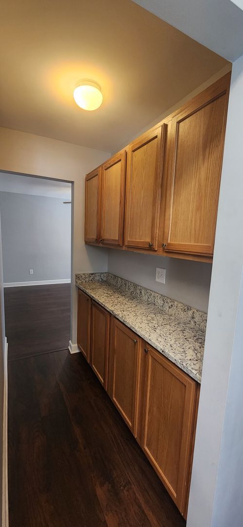 Building Photo - 4 Bedroom - Less than 2 miles from Swamp R...