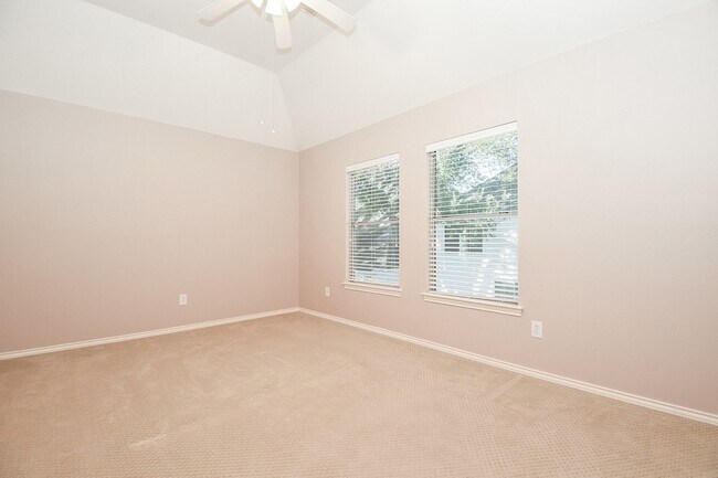 Building Photo - 4202 Creek Hollow Ln