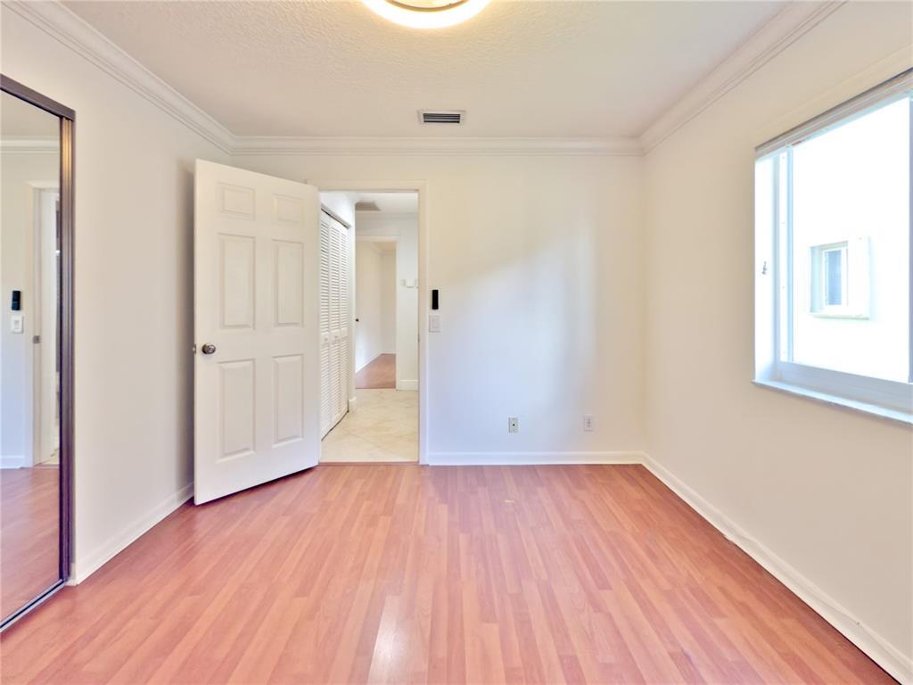 Building Photo - 1583 Presidio Dr