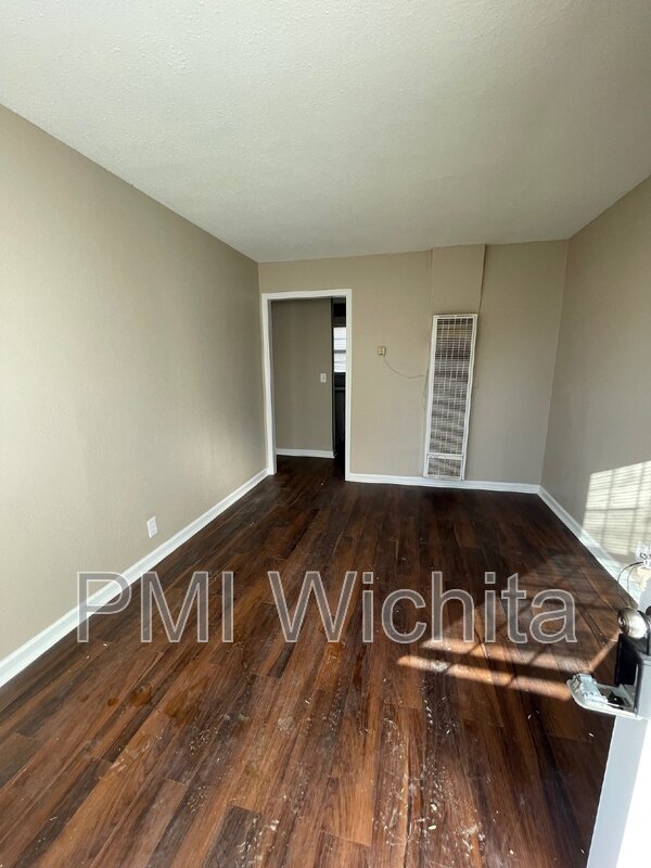 Building Photo - 2548 N Wellington Pl