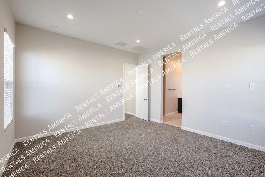 Building Photo - 17052 N 50th St