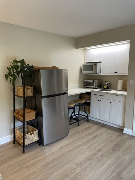 Efficiency Kitchen/ Full Fridge - 5619 Rutgers Rd