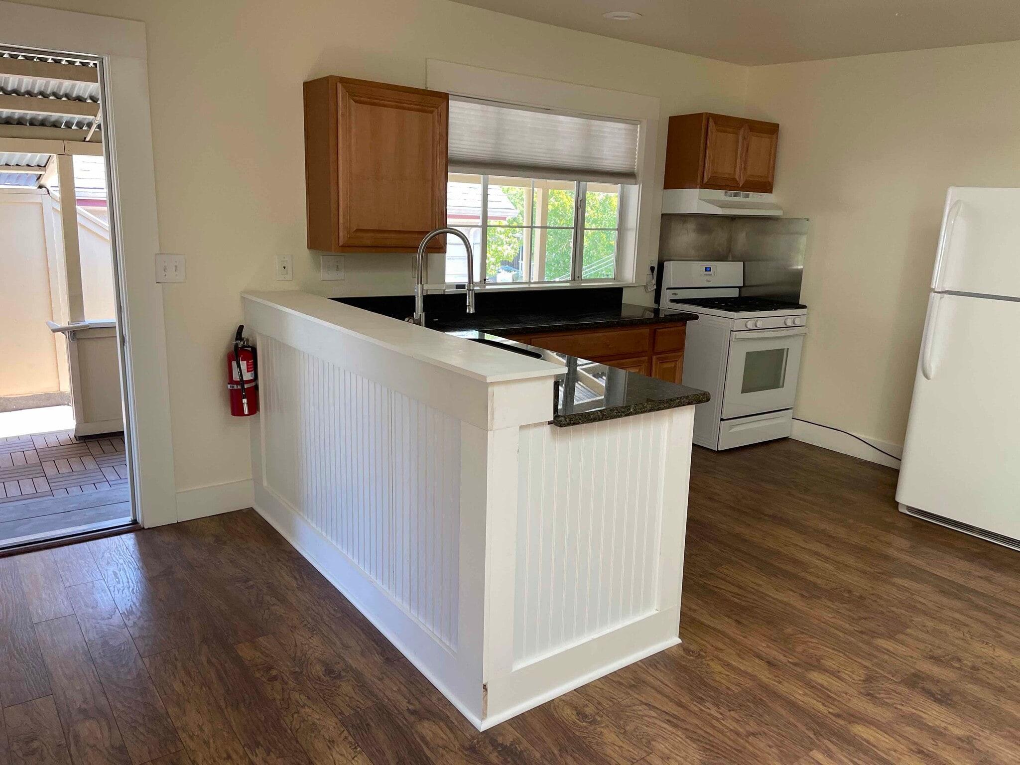 Building Photo - 103 7th St