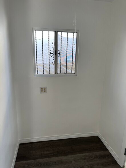 Bonus storage room/area - 756 1/2 E 79th St