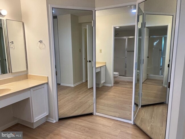 Building Photo - 15100 Interlachen Dr