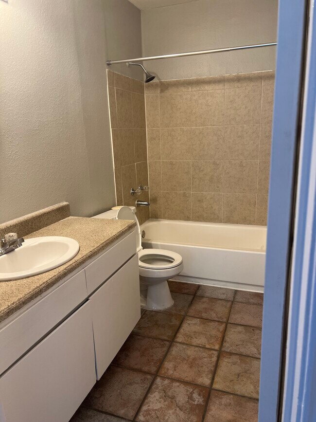 Building Photo - 7581 Windsor Oaks